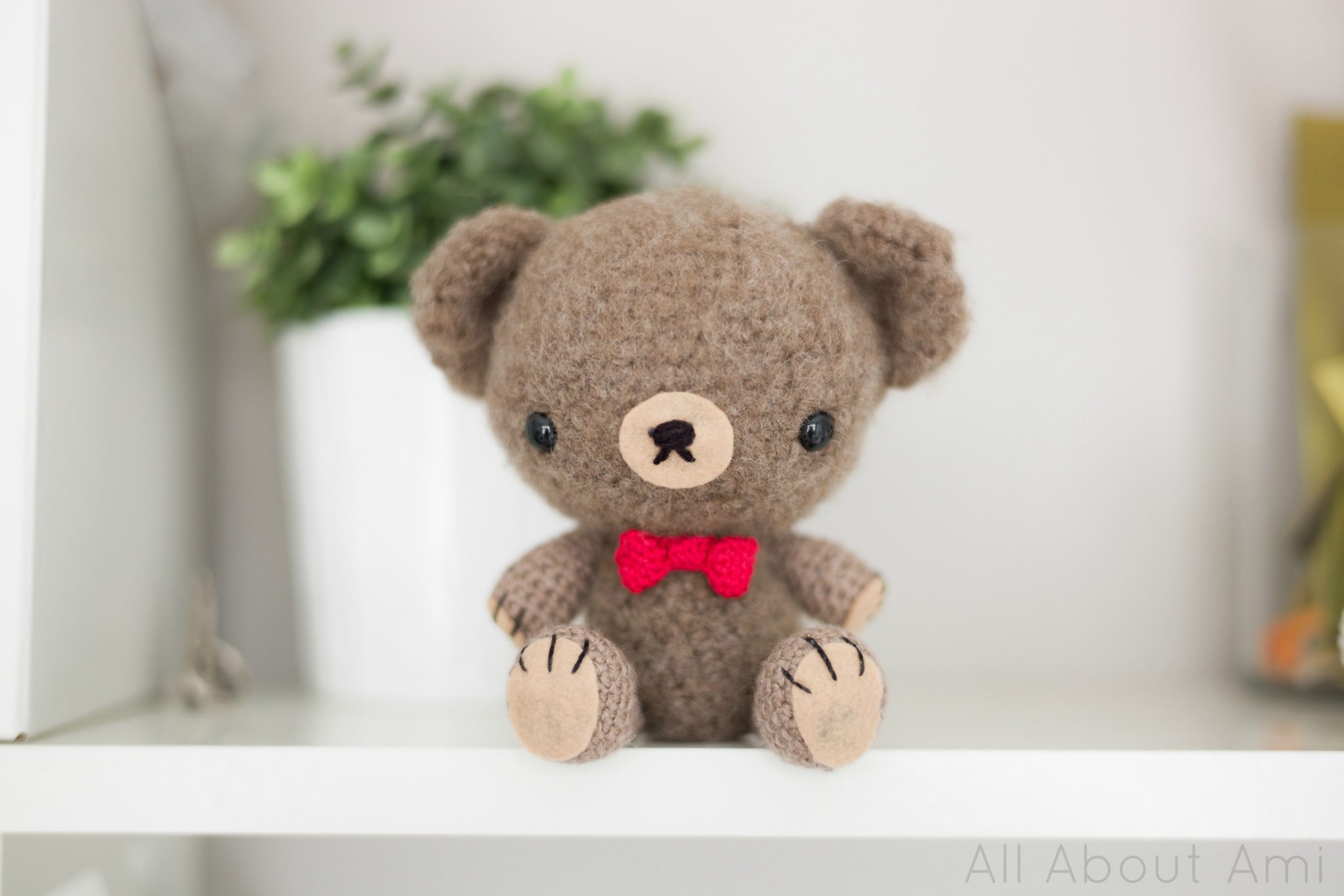 http://allaboutami.tumblr.com/post/3363172075/valentineteddypattern