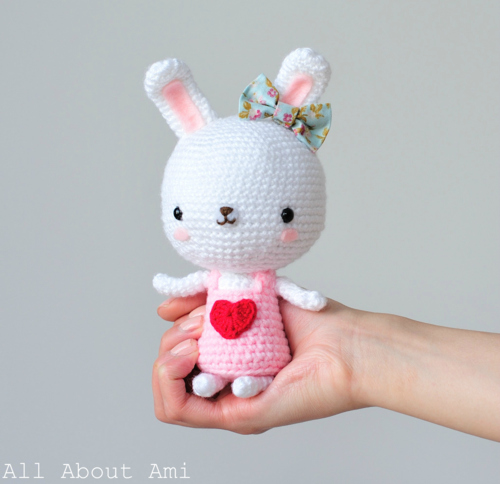 Crochet Sweetheart Bunny