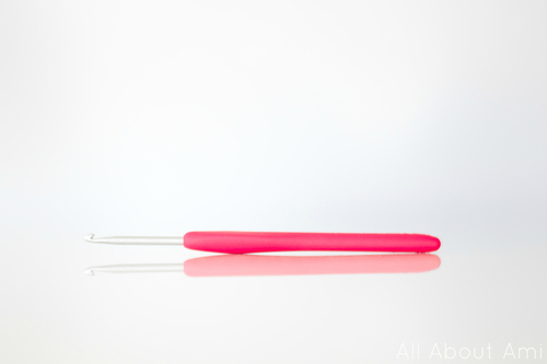 Clover Amour Crochet Hook - The Little Yarn Store