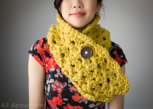 Buttoned Shell Stitch Cowl
