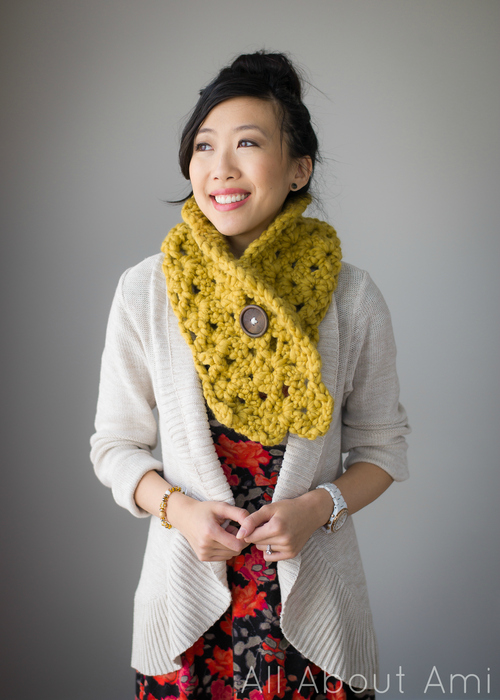 Buttoned Shell Stitch Cowl