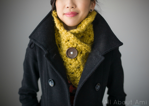 Buttoned Shell Stitch Cowl