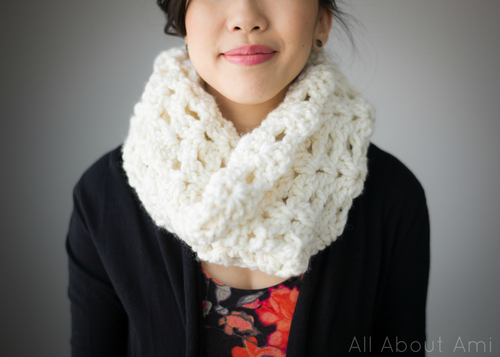 Round Shell Stitch Cowl