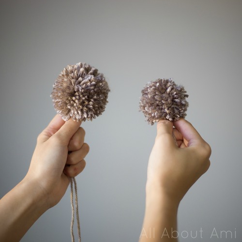 Easy Yarn Pom Pom made with Pom Pom Maker from Clover 