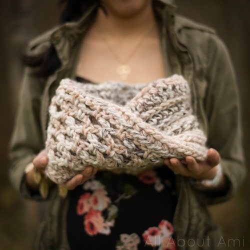 Cowl with a Twist, Knit - Crochet Stores Inc.