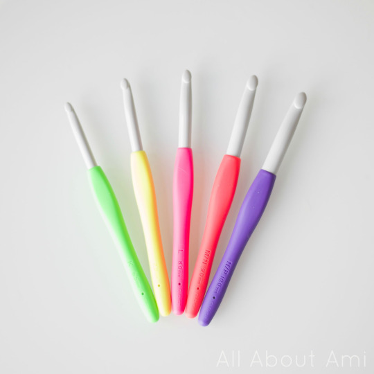 Clover Amour Aluminum Crochet Hooks