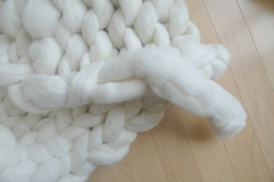 tutorial: preparing roving for extreme knitting - La Visch Designs