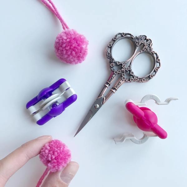 The Ultimate Pompom Scissors - Pom Maker