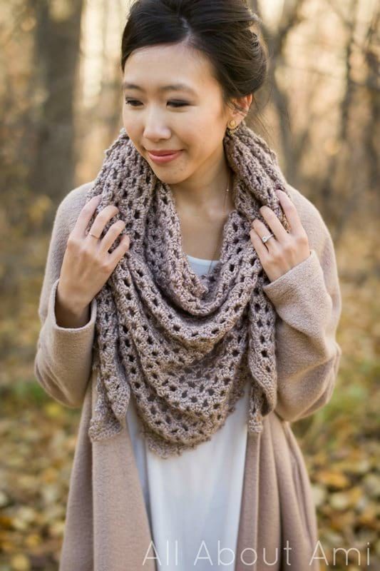 25 Easy Crochet Shawls and Wraps to Make This Spring. Try one of these free crochet patterns or paid crochet patterns to make triangle and rectangle light, lace striped, colorful crochet shawls this spring and summer. Most of these patters are easy, use cake yarn, and would make great stash busters. | TLYCBlog.com