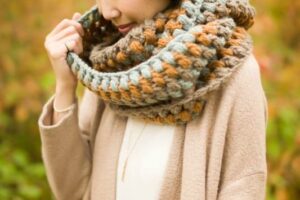 Hues Jumbo Puff Stitch Cowl