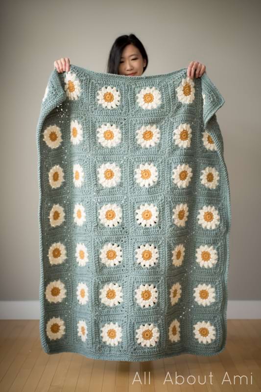 Cozy Days Daisy Blanket Crochet Pattern