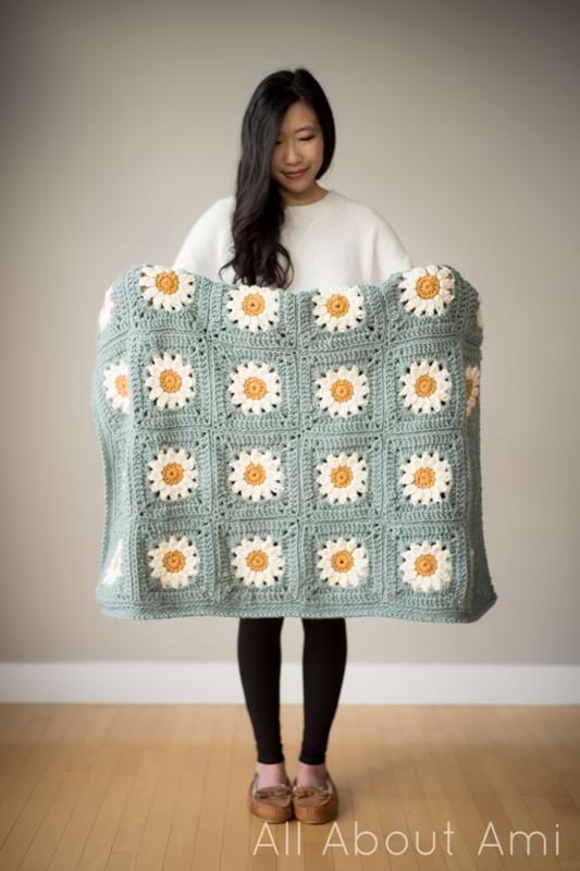 Cozy Days Daisy Blanket Crochet Pattern