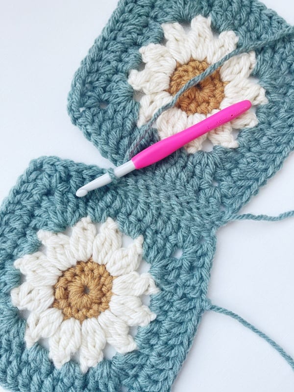 Cozy Days Daisy Blanket Crochet Pattern